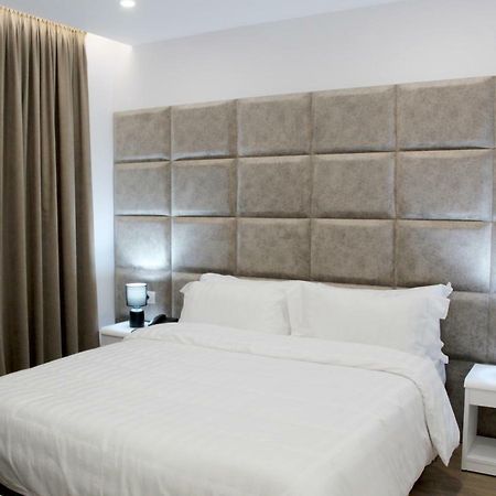 Ramel Hotel Tirana Esterno foto