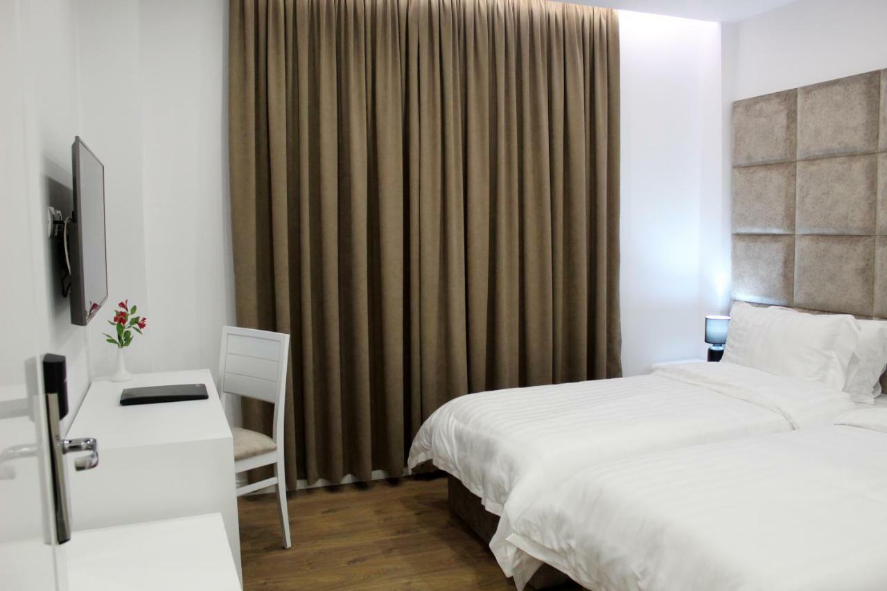 Ramel Hotel Tirana Esterno foto