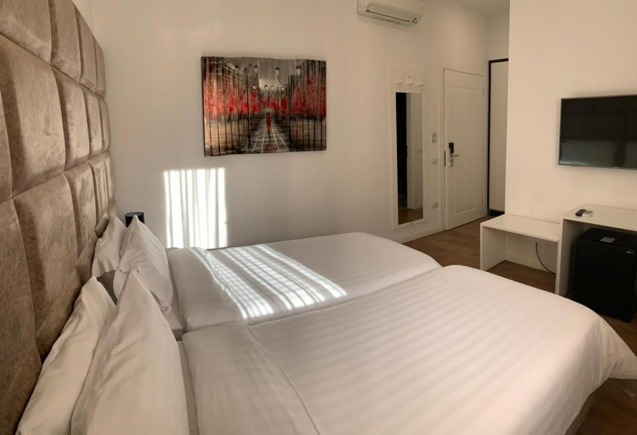 Ramel Hotel Tirana Esterno foto
