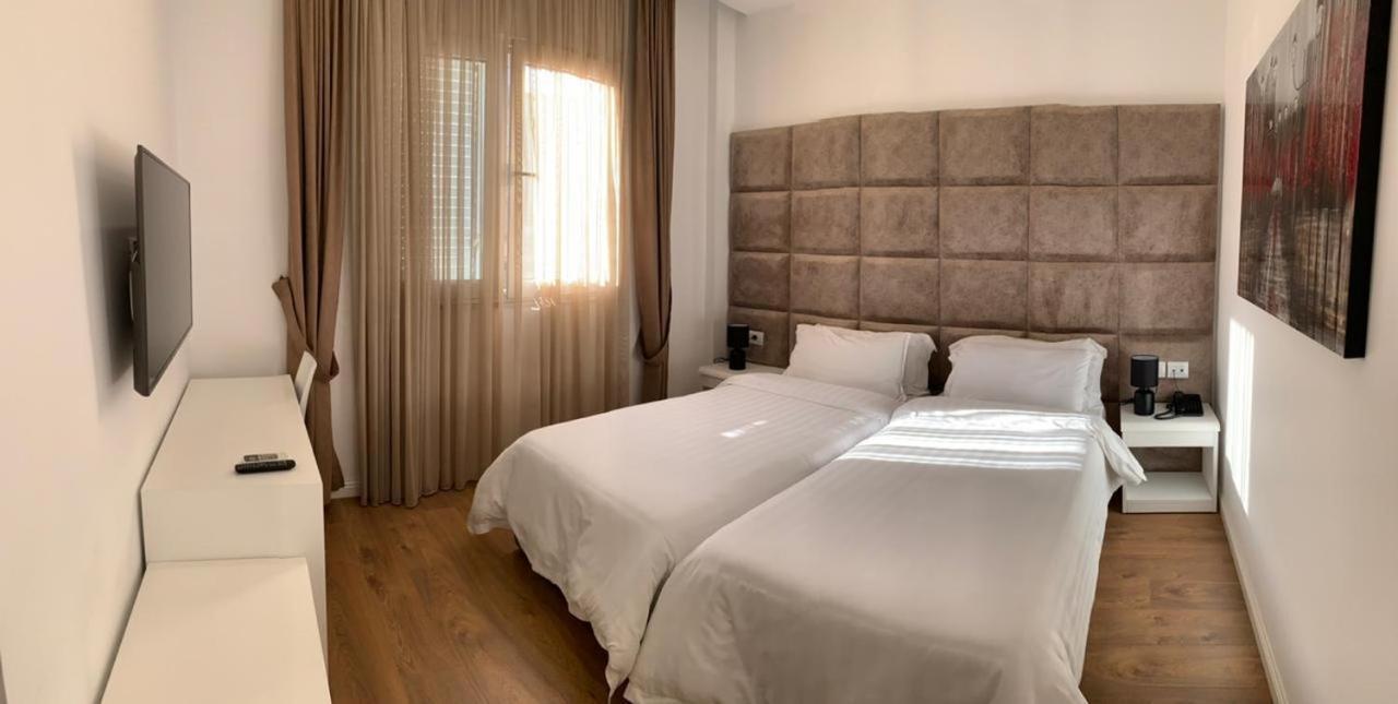 Ramel Hotel Tirana Esterno foto
