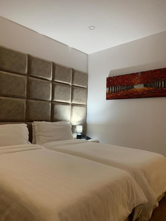 Ramel Hotel Tirana Esterno foto