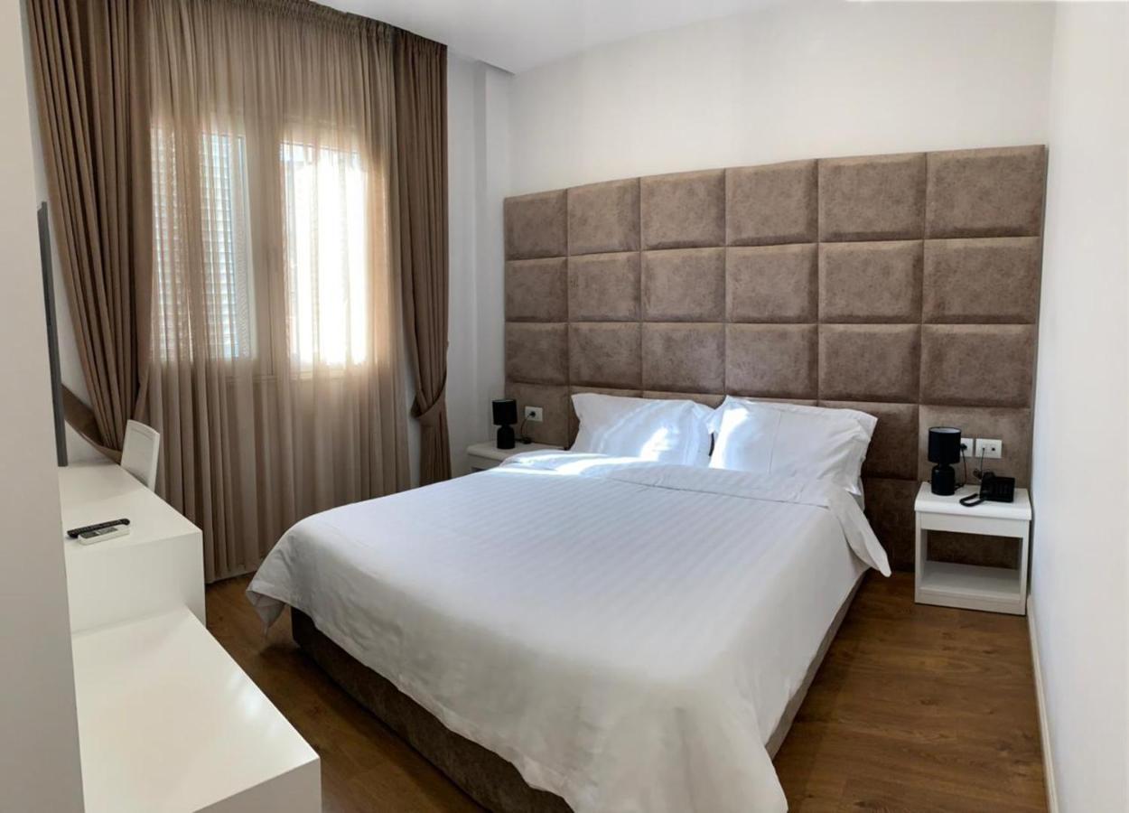 Ramel Hotel Tirana Esterno foto
